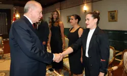 Cumhurbaşkanı Erdoğan, Paris'te madalya alan sporcuları kabul etti