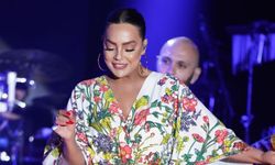 Ebru Gündeş konserinde fenalaştı! Seyircisinden izin istedi