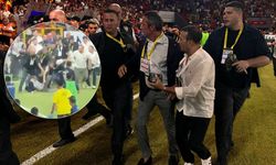 Fenerbahçe maçında ortalık karıştı! Ali Koç'a tribünlerden madde yağdı, saldırıya uğradı