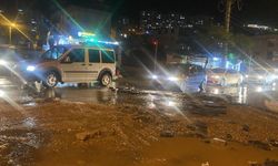 Kahramanmaraş'ta şiddetli yağmur: Yol yarıldı, kent merkezi göle döndü!