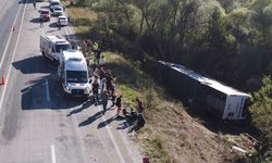 Erzincan'da yolcu otobüsü devrildi: Ölü ve çok sayıda yaralı var