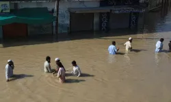 Pakistan'ı sel vurdu: En az 20 kişi hayatını kaybetti