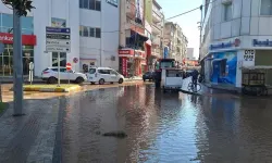 Samsun'da boru patladı, yollar su altında kaldı