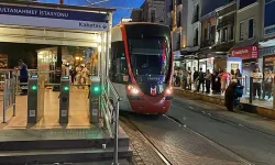 Sultanahmet tramvay durağında şüpheli çanta alarmı: Fünye ile patlatıldı