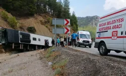 Bucak'ta tır ve otobüs çarpıştı: 8 yaralı!