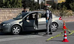 Eski eşini, 8 yaşındaki kızının gözü önünde tabancayla yaraladı