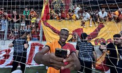 Osimhen Galatasaray taraftarına sosyal medyadan mesaj yolladı