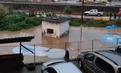 Trabzon'da sağanak; cadde ve sokaklar suyla doldu