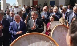 Bakan Yaşar Güler, Şırnak'ta Kürtçe şarkılar ile karşılandı