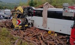 Zonguldak'ta feci kaza! Kamyon ile otobüs kafa kafaya girdi: 2 ölü, 23 yaralı