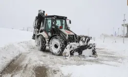 Kapanan köy yolunu açan ekipler davul zurna ile karşılandı!