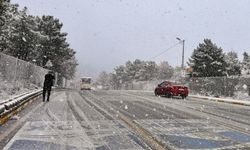 AKOM uyarmıştı! İstanbul'da mevsimin ilk kar yağışı başladı!