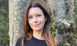 Beren Saat dağ keçilerini besledi