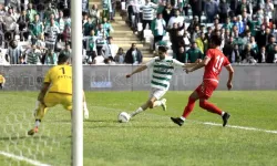 Bursaspor, Kuşadasıspor'u 4-1 yenerek önemli bir galibiyet aldı