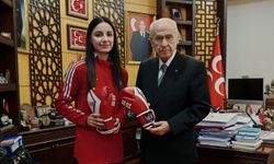 Kick Boks Avrupa üçüncüsü Aybüke Kılınç'tan Bahçeli'ye ziyaret!