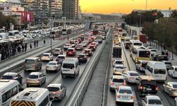 İstanbul'da ara tatil trafiği yolları kilitledi!