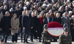 CHP Genel Başkanı Özel, Öğretmenler Günü dolayısıyla Anıtkabir'i ziyaret etti