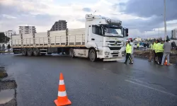 Tır ve elektrikli bisiklet çarpıştı! Öğretmen yaşamını yitirdi