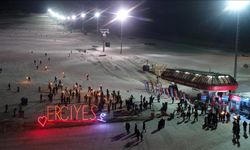 Erciyes'te meşaleli gece kayağı düzenlendi