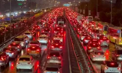 İstanbul'da trafik kilitlendi: Yoğunluk yüzde 80'i geçti