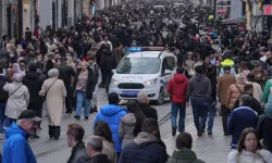 İstanbullular Taksim Meydanı ve İstiklal Caddesi'ne akın etti