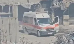 Katil İsrail, Gazze'nin kuzeyinde ambulansa ateş açtı