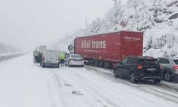 Çanakkale-İstanbul yolunda kar yağışı trafiği kitledi