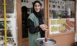 Çay ocağının işletmecisi kadın olunca erkeklerde kibarlaştı