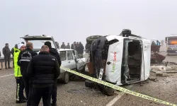 işçi servisinin karıştığı zincirleme kazada 3 kişi öldü, 21 kişi yaralandı