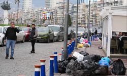 İzmir'de çöp krizi devam ediyor! Vatandaşlar isyan etti