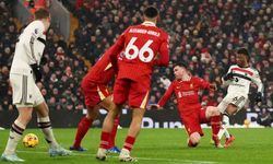 Liverpool - Manchester United karşılaşması 2-2 berabere bitti