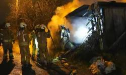 Tuzla'da palet fabrikasındaki yangın söndürüldü