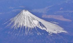 Japonya'da üniversite öğrencisi, bir haftada iki kez Fuji Dağı'ndan kurtarıldı