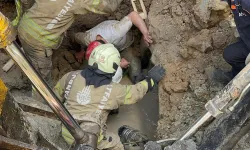 Bayrampaşa'da yol çökmesi sonucu 1 işçi göçük altında kaldı