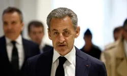Eski Fransa Cumhurbaşkanı Sarkozy’nin onur nişanı geri alındı