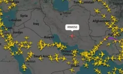 Füzelerin arasında İran'a iniş yaptı... Mahan Air uçağı sosyal medyada gündem oldu!