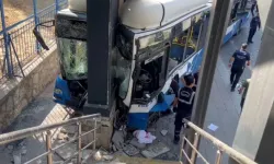 Ankara'da belediye otobüsü kaza yaptı! Çok sayıda yaralı var...