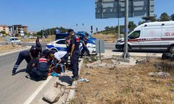 Çanakkale'de motosikletle otomobil çarpıştı: 1'i ağır 2 yaralı