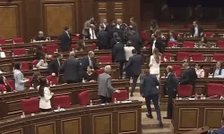 Ermenistan Parlamentosu Bir Anda Savaş Alanına Döndü