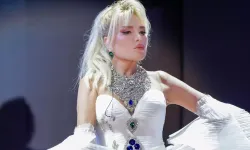 Konserin yıldızı Ajda Pekkan'ın kolyesi oldu! Göz kamaştırdı