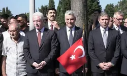 Ticaret Bakanı Bolat ve Vali Gül'den 15 Temmuz Şehitliğine ziyaret
