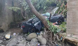 Samsun'da feci kaza! Otomobil köprüden uçtu; 1 çocuk öldü, 2'si çocuk 3 yaralı