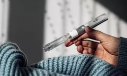 GLP-1 İlaçları Kullanırken Saç Dökülmesi Neden Oluyor