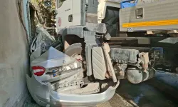 Ankara'da korkunç kaza! Kamyon otomobili ezdi: Görenler şok oldu!