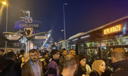 İstanbul'da Metrobüs Arızası! Seferlerde Büyük Aksama Yaşandı