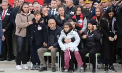 Oyuncağıyla Şehit Babasını Bekleyen Çocuğun Görüntüsü Yürek Yaktı