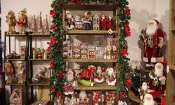 Yılbaşı Dekorasyonunda Büyük Boy Figürler İlgi Görüyor