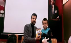 Yazar Gönen Mezun Olduğu İlkokulda Öğrencilerle Bir Araya Geldi