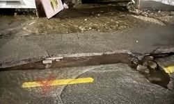 Bodrum’da Ana Su Hattı Patladı Yolda Çökme Meydana Geldi