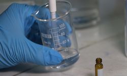 Sahte İçki İçin Sosyal Medyadaki “Mavi Işık” Testleri Yanıltıcı